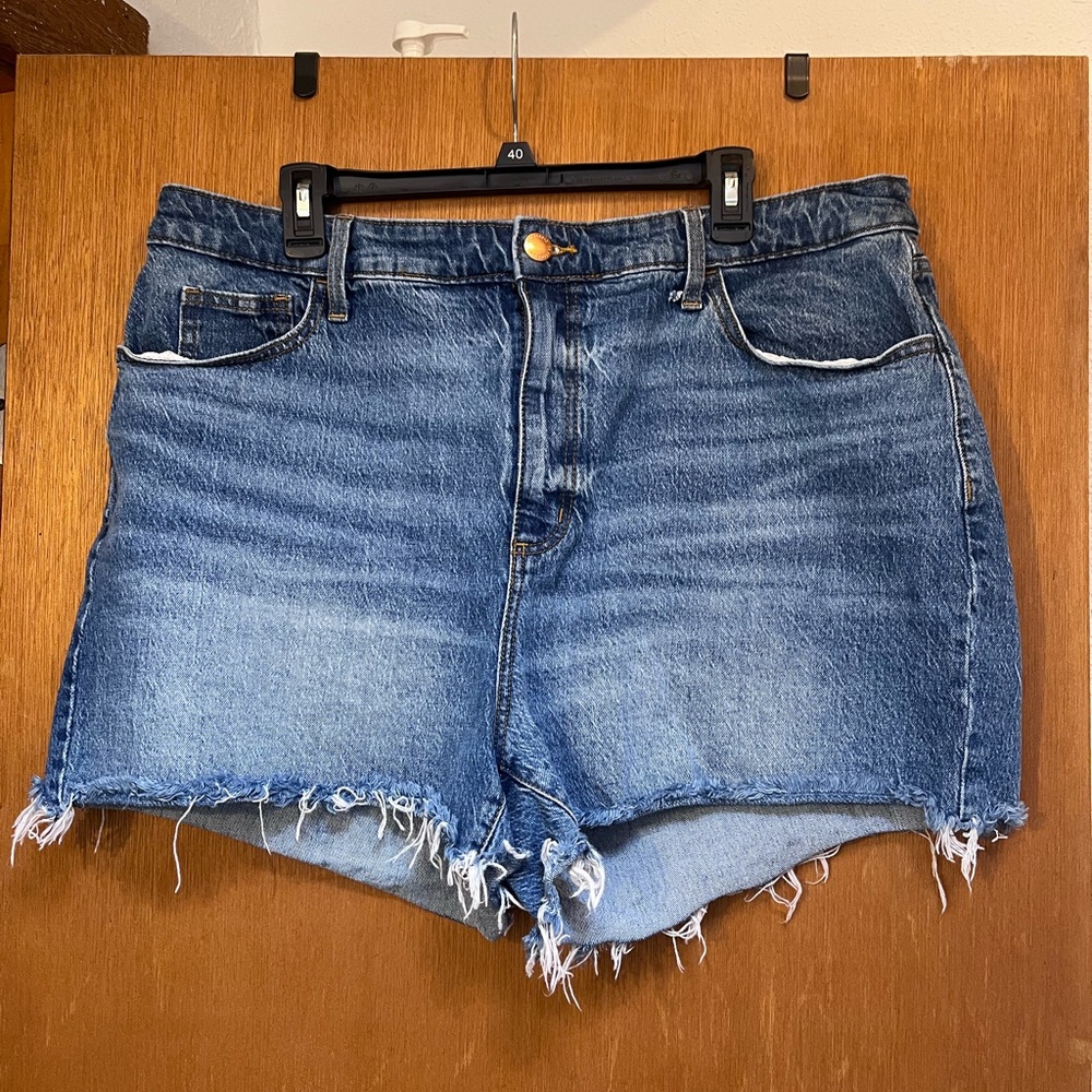Universal Thread Women's Highest Rise Shortie Short size 18
